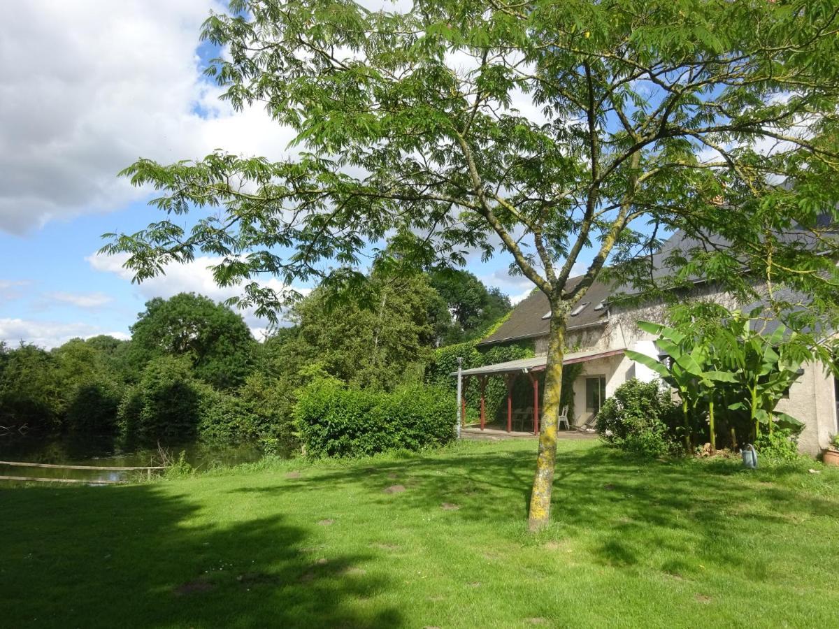 Bed and Breakfast La Ferme De L'Isle Et Sa Roulotte Avaray Exterior foto