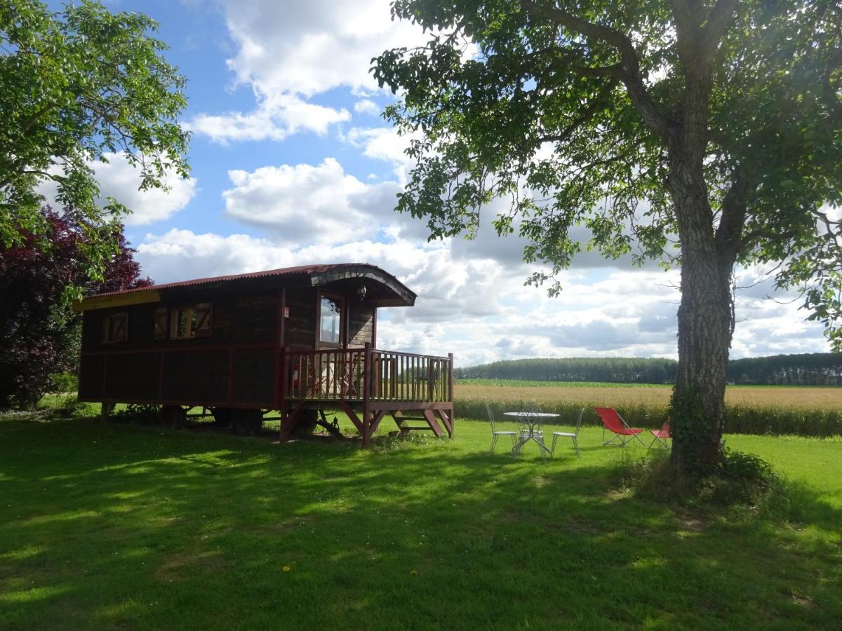Bed and Breakfast La Ferme De L'Isle Et Sa Roulotte Avaray Exterior foto