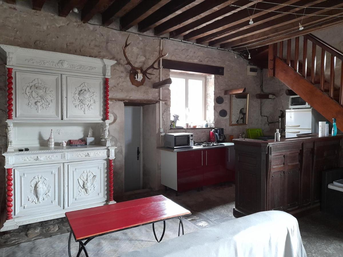 Bed and Breakfast La Ferme De L'Isle Et Sa Roulotte Avaray Exterior foto